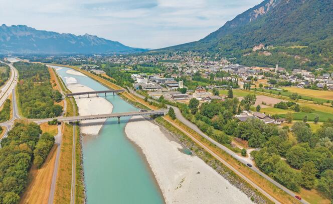 Rhein in Vaduz