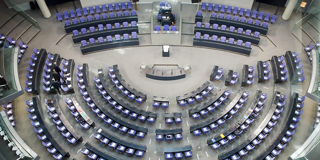 Der deutsche Bundestag hat zahlreiche Gesetzesänderung auf den Weg gebracht: So sind Kinderehen und die Majestätsbeleidigung nun passé. (Archivbild)