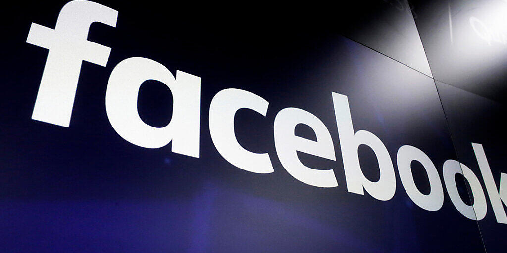 Das Soziale Netzwerk Facebook wird von zahlreichen Konzernen mit einem Werbe-Stopp belegt. (Archivbild)