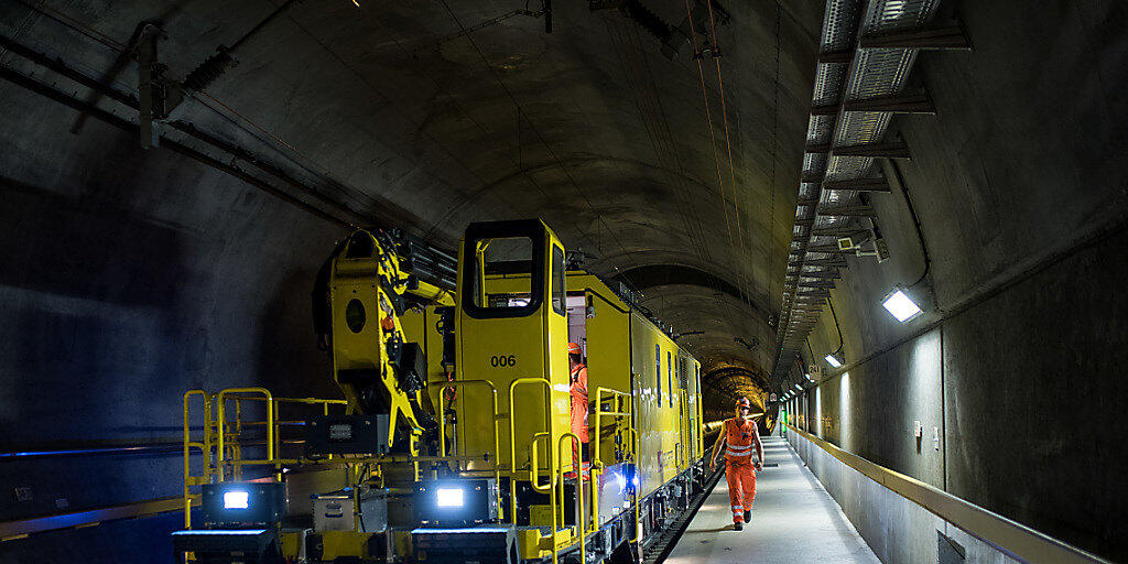 Im Gotthard-Basistunnel hat der Wartungszug wegen einer defekten Fahrleitung ausrücken müssen. (Archivbild)