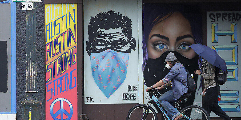 Texas will Anti-Corona-Massnahmen lockern: Strassenszene mit einem Coronavirus-inspirierten Grafitti in Austin.