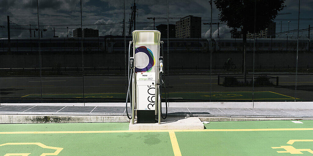 Tesla und Uber gründen Interessenverband für E-Autos in den USA. (Symbolbild)