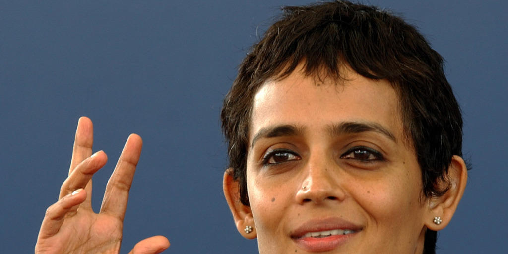 20 Jahre nach ihrem Welterfolg "Der Gott der kleinen Dinge" bringt Arundhati Roy jetzt einen neuen Roman heraus. (Archivbild) 20 Jahre nach ihrem Welterfolg "Der Gott der kleinen Dinge" bringt Arundhati Roy jetzt einen neuen Roman heraus. (Archivbild)