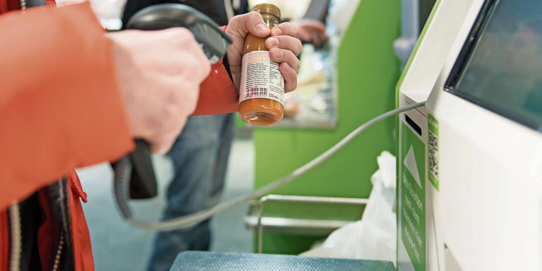 EINKAUF, EINKAUFEN, LADEN, EINZELHANDEL, SUPERMARKT, LEBENSMITTELGESCHAEFT, LEBENSMITTEL, SELF-SCANNING-KASSEN, SELF CHECKOUT, SCANNEN, EINKAUF, EINKAUFEN, LADEN, EINZELHANDEL, SUPERMARKT, LEBENSMITTELGESCHAEFT, LEBENSMITTEL, SELF-SCANNING-KASSEN, SELF CHECKOUT, SCANNEN,