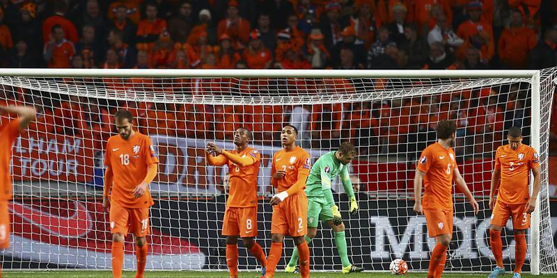 Hängende Köpfe nach der verpassten EM-Qualifikation bei den niederländischen Spielern