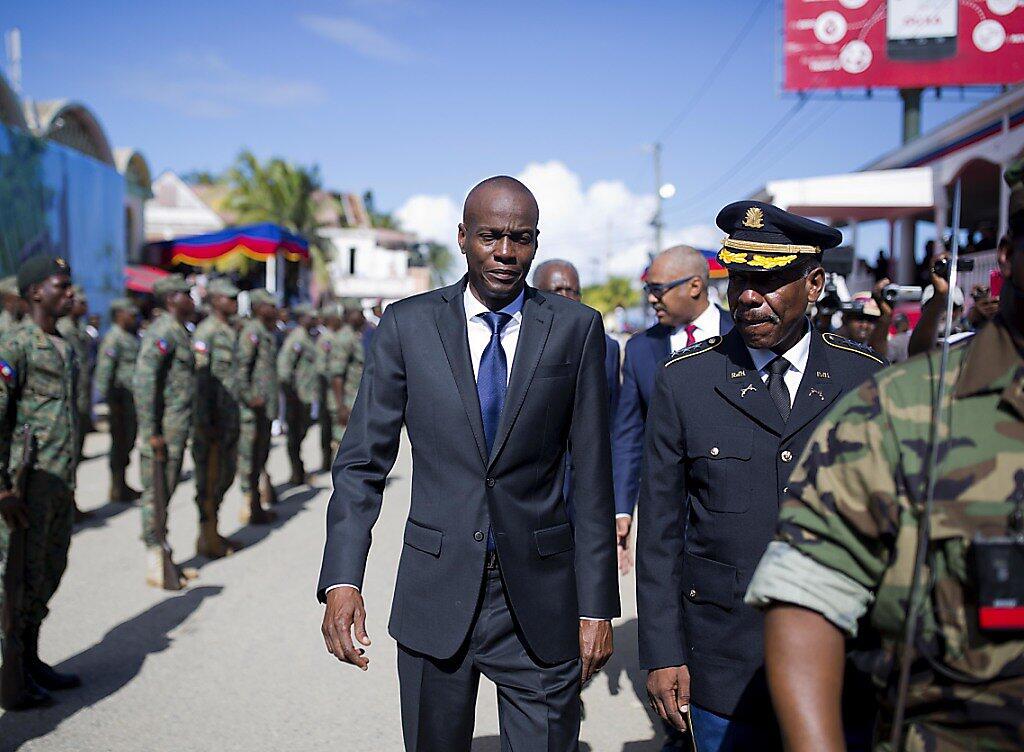 Haitis Präsident Jovenel Moise mobilisierte die Armee am Freitag offiziell und seither gibt es vielerorts Proteste gegen das Wiedererstarken des Militärs. Haitis Präsident Jovenel Moise mobilisierte die Armee am Freitag offiziell und seither gibt es vielerorts Proteste gegen das Wiedererstarken des Militärs.