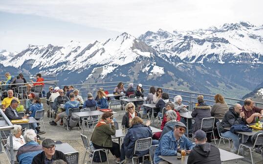 AUSSICHTSTERRASSE, TOURISTEN, AUSFLUEGLER, TAGESAUSFLUEGLER, STANSERHORN,
