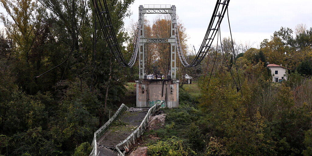 Beim Einsturz einer Brücke in Frankreich soll ein zu schwer beladener Lastwagen die Unglücksursache gewesen sein. (Archivbild)