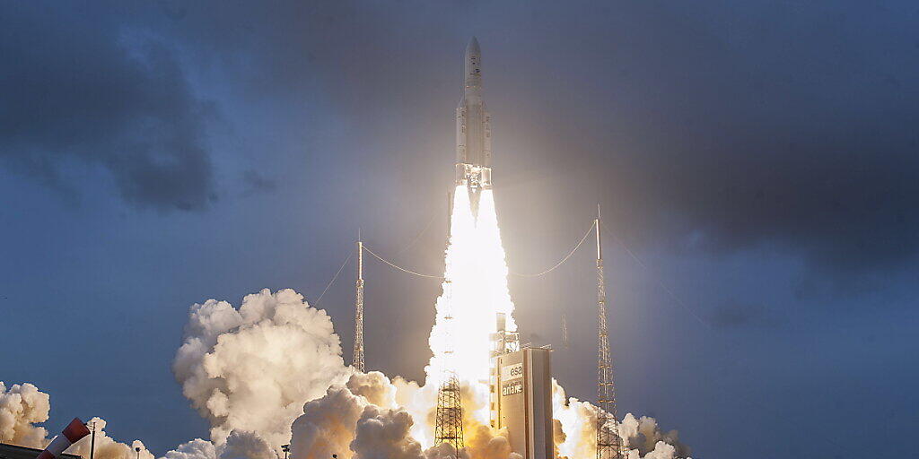 Die technischen Probleme bei einer Ariane-5-Rakete sind grösser als bisher vermutet - der Start der Rakete ins All musste erneut verschoben werden. (Symbolbild)