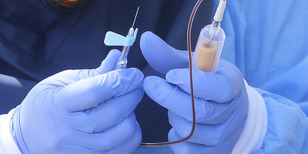 In einem Schulhaus in Kloten ZH ist eine Mitarbeiterin, die Kinder in Krippe und Hort betreute, positiv auf das Coronavirus getestet worden. Der Betrieb bleibt bis auf weiteres geschlossen. (Archivbild) In einem Schulhaus in Kloten ZH ist eine Mitarbeiterin, die Kinder in Krippe und Hort betreute, positiv auf das Coronavirus getestet worden. Der Betrieb bleibt bis auf weiteres geschlossen. (Archivbild)