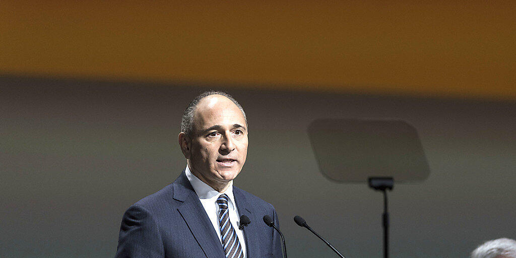Nicht nur für die Novartis-Aktionäre war 2017 ein gutes Jahr: Der scheidende Novartis-Chef Joseph Jimenez erhält mit 11,3 Millionen Franken mehr Lohn als 2016. (Archiv)