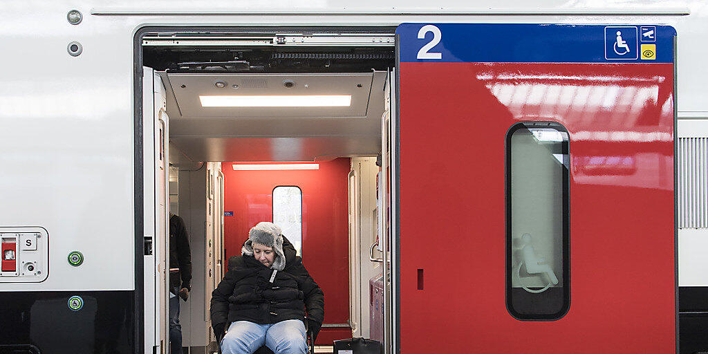 Über drei Milliarden Franken sollen bis 2023 investiert werden, um bei rund 580 Bahnhöfen mit einem niveaugleichen Einstieg dem Behindertengleichstellungsgesetz Rechnung zu tragen. (Archivbild)