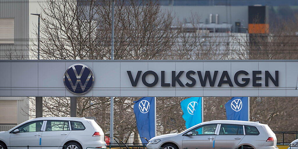 Volkswagen will in der Coronavirus-Pandemie ohne staatliche Finanzhilfen auskommen. "Aus heutiger Sicht schliesse ich das aus", sagte Finanzchef Frank Witter der "Börsen-Zeitung".