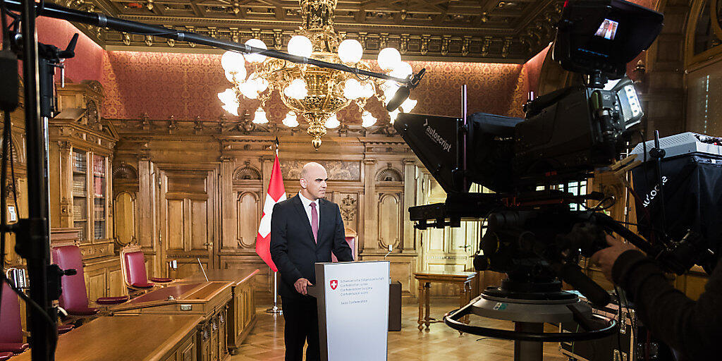 Bundespräsident Alain Berset während der Aufzeichnung seiner Neujahrsansprache im Bundesratszimmer.