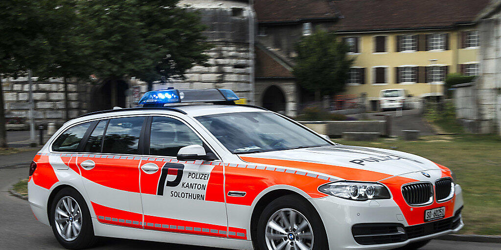 Zur unbewilligten Antifa-Demonstration in der Stadt Solothurn rückt die Polizei mit einem Grossaufgebot an. (Symbolbild)