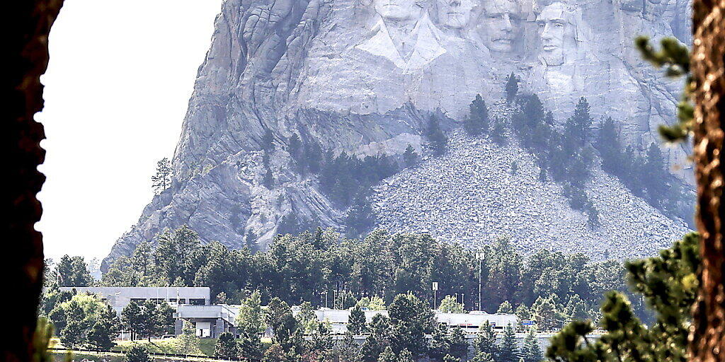 US-Präsident Donald Trump ist anlässlich des Independence Day zum Mount Rushmore National Monument aufgebrochen. Erwartet werden 7500 Besucherinnen und Besucher. (Archivbild)