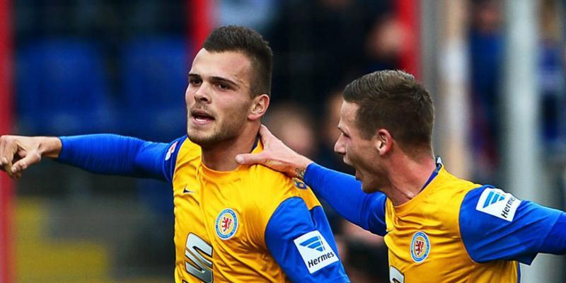 Orhan Ademi (links) feiert im Oktober 2013 seinen ersten Treffer in der 1. Bundesliga Orhan Ademi (links) feiert im Oktober 2013 seinen ersten Treffer in der 1. Bundesliga