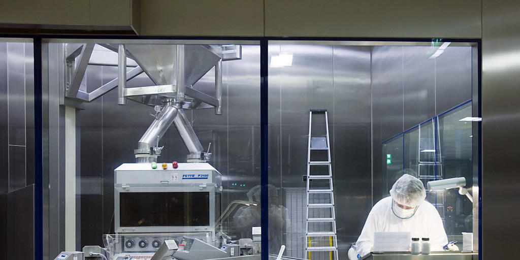 Tablettenproduktion in der Pharmaindustrie: Hochtechnologisierte Unternehmen brauchen in der Produktion immer weniger Mitarbeiter. (Archiv) Tablettenproduktion in der Pharmaindustrie: Hochtechnologisierte Unternehmen brauchen in der Produktion immer weniger Mitarbeiter. (Archiv)