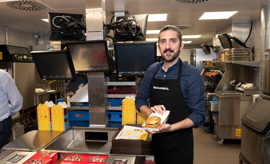 Armin G&ouml;dl bei der offiziellen Er&ouml;ffnung des &laquo;McDonald&rsquo;s&raquo; in Vaduz.