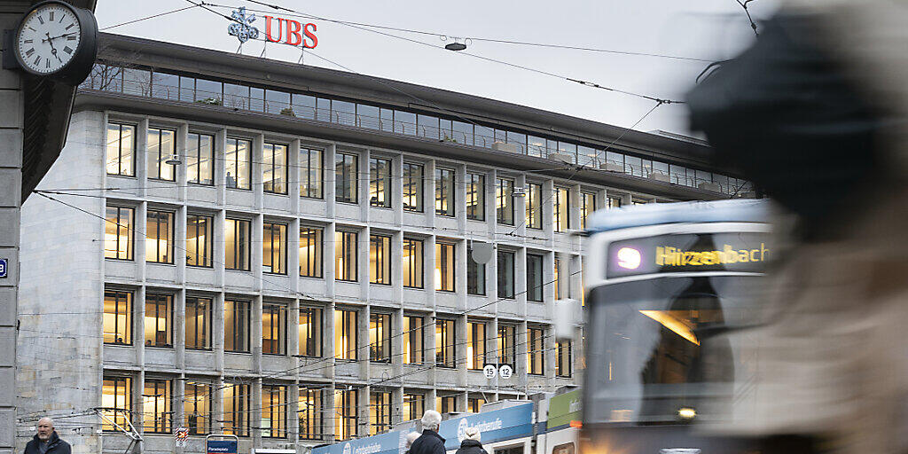Sollen Unternehmen wie die UBS die im Ausland gegen sie verhängten Bussen hierzulande von den Steuern abziehen dürfen? Das Parlament ist sich in dieser Frage seit Jahren uneins. (Archivbild)