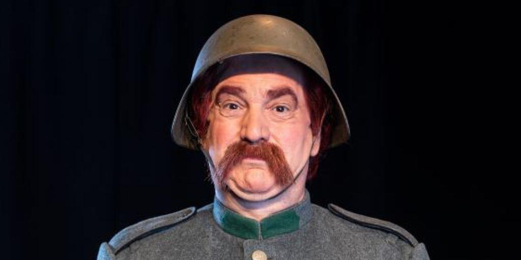 Der Schauspieler Gilles Tschudi tritt mit der Rolle des legendären HD-Soldats Läppli in grosse Fussstapfen.